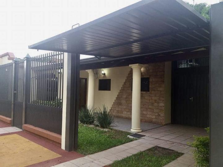 Gs. 4200000 Alquilo Hermoso Chalet zona Garden Clib