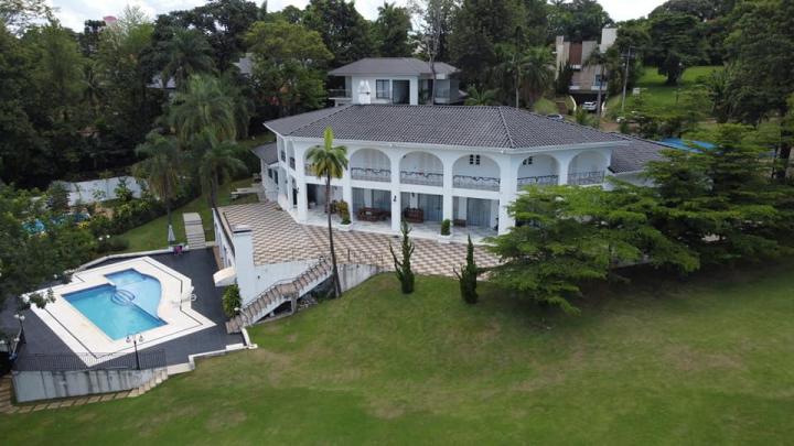 Paraná Country Club; Majestuosa Residencia de 4.833 m²